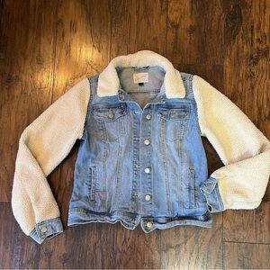 Universal Thread Light Blue Denim Jacket with Cream Sherpa Collar